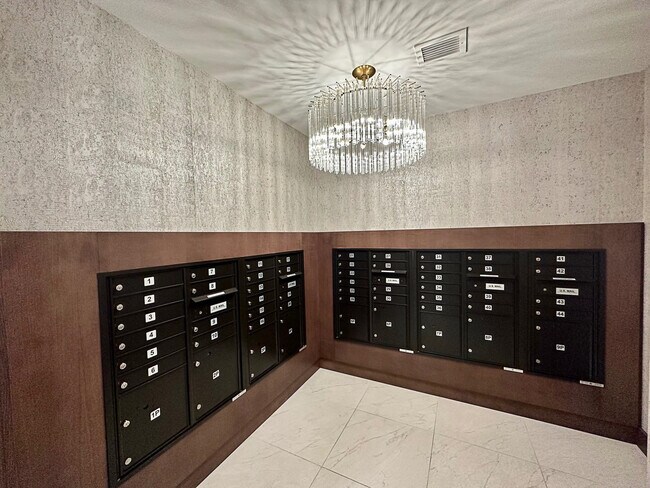 Building Photo - 635 Slaters Ln