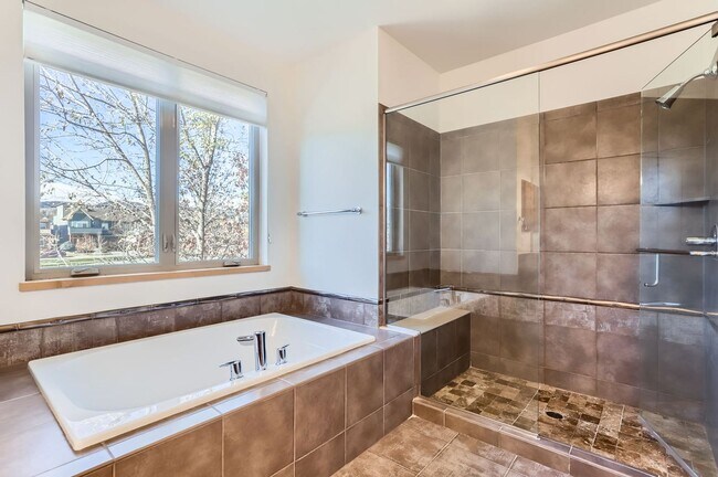 Building Photo - Modern 4-Bedroom Townhouse with Stunning Views in Boulder, CO