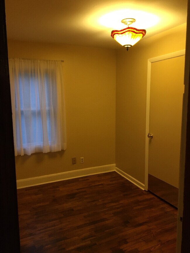 Building Photo - 203 Holly Ave