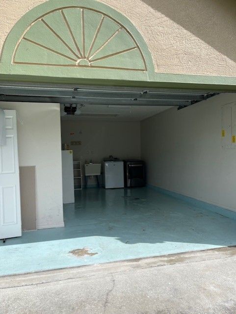 Building Photo - 874 Brookview Ln