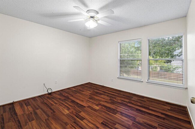 Building Photo - 1704 Matagorda Dr