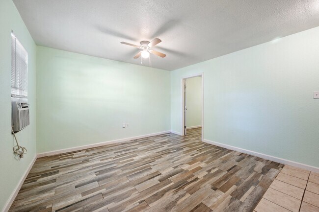 Building Photo - ALL BILLS PAID spacious 1-1