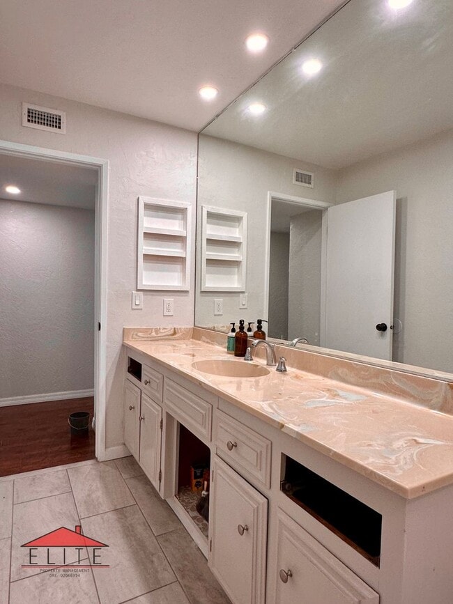 Building Photo - AVAILABLE NOW