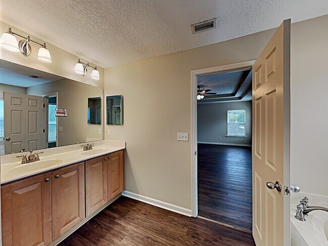 Building Photo - 2526 Britney Lakes Lane