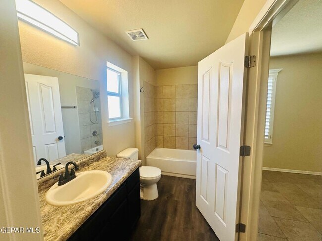 Building Photo - 720 Villa Romero Dr