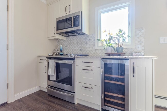 Building Photo - Immaculate 3 bedroom 1 Bathroom - Full House