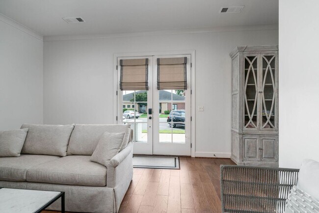 Building Photo - Beautiful 3 Bed 3.5 Bath Available Fall 2026! Move in Possible Prior to August!