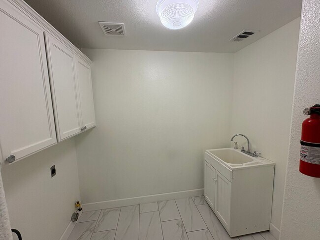 Building Photo - NW Two story home, located in Foxwood subd...