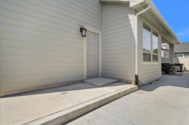 Building Photo - 1696 W Wood Chip St