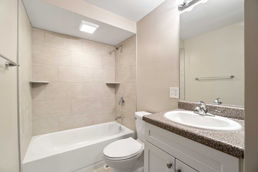 Bathroom - 21 Promenade St
