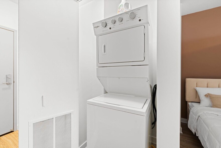 Building Photo - 720 S Wells St