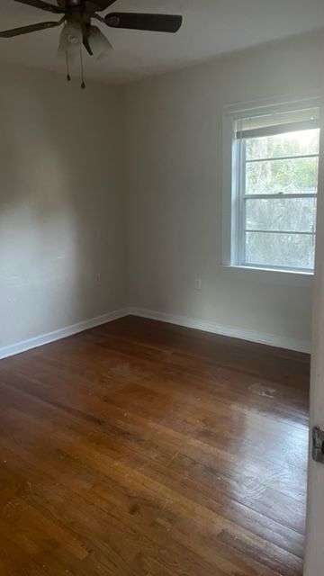 Building Photo - 516 E Esther St