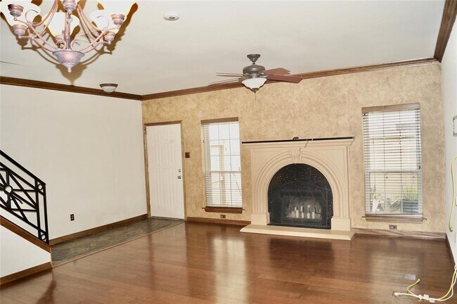 Building Photo - 3018 Holly Hall St
