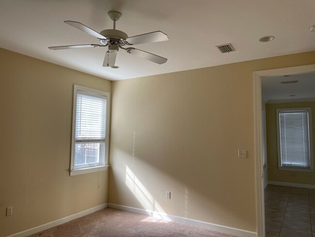 Building Photo - Great 3 Bedroom home - Coming from March 20th