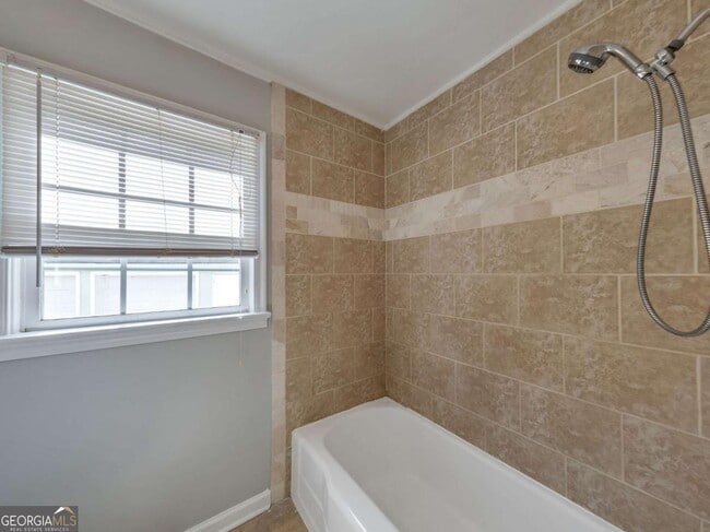 Building Photo - 652 Mozley Dr SE