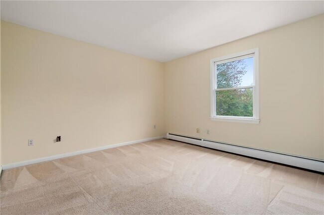Building Photo - 43 Blue Grass Drive