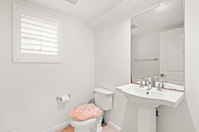 Building Photo - 110 Sugar Cane