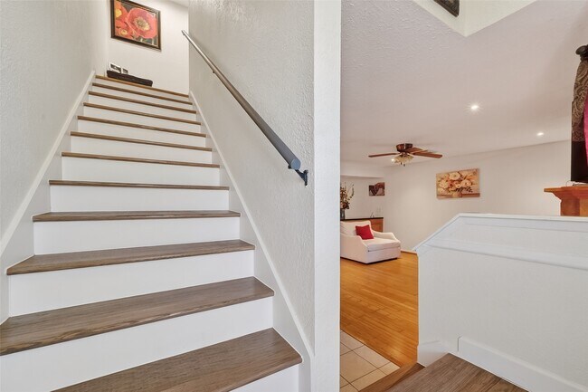 Building Photo - 3200 S Gessner Rd