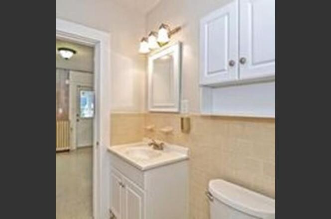 Building Photo - 25 Saunders St