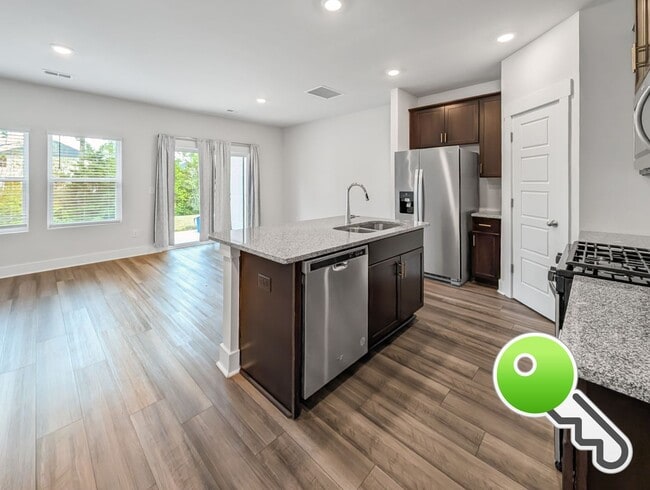 Building Photo - Beautiful 3 Bed / 2.5 Bath Home with Garage in Simpsonville