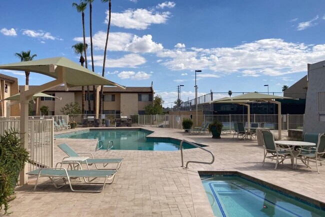 Building Photo - 8055 E Thomas Rd