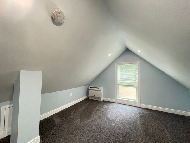 Building Photo - 139 W Hollis St