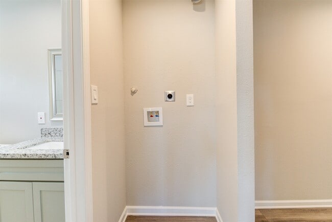 Building Photo - 2214 McKee St