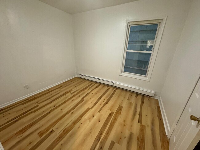 Building Photo - 150 S 13th Ave