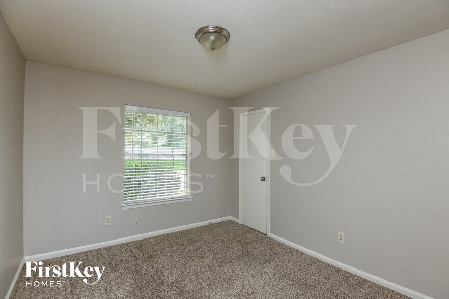 Building Photo - 4912 Sandalwood Ln
