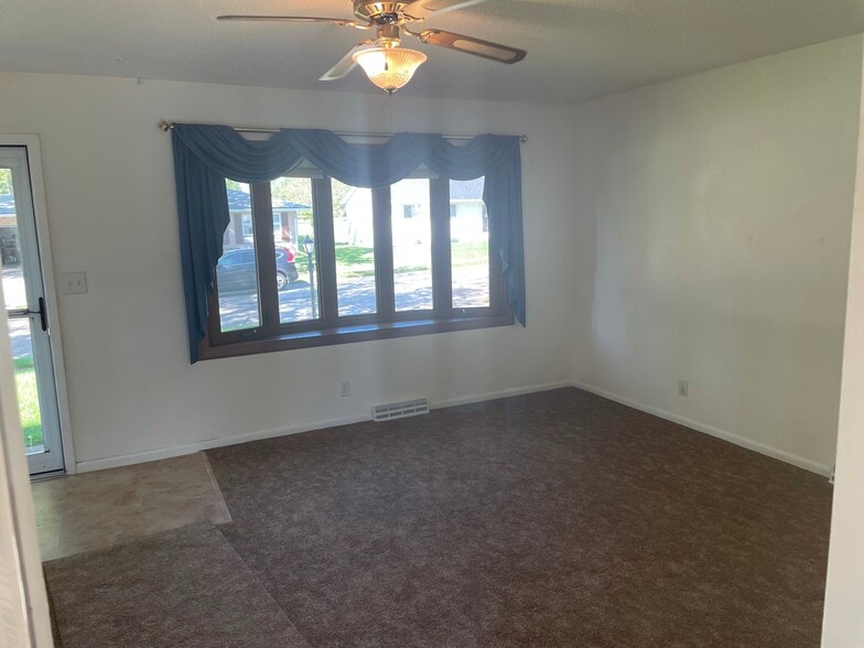 Building Photo - 4625 Candlelight Dr