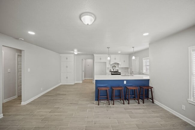 Building Photo - 3430 Seabrook St