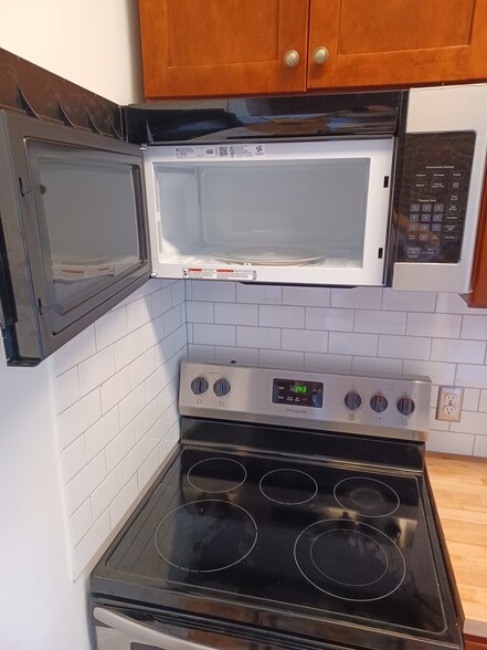 Spotless Microwave - 4380 Chouteau Ave