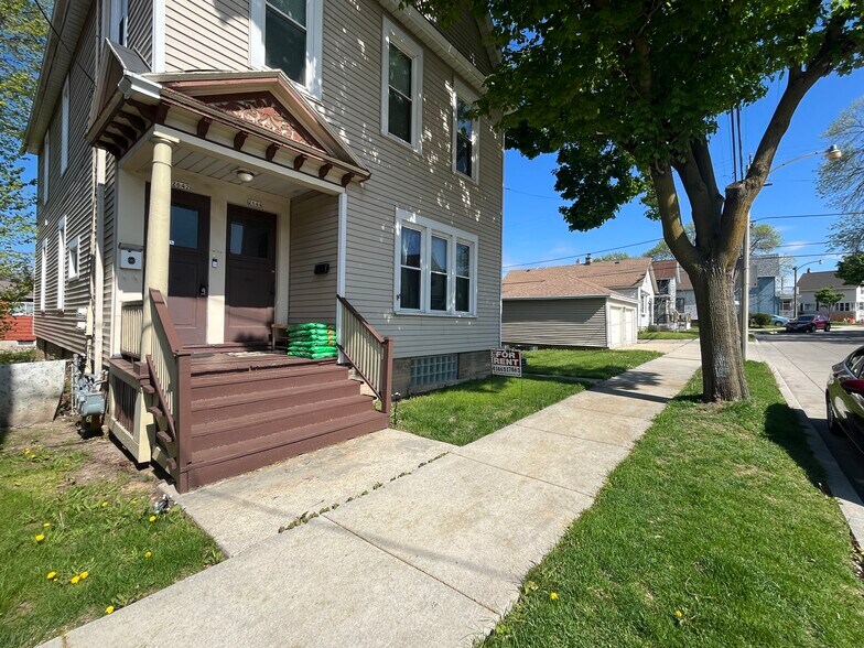 Primary Photo - 2642 S Clement Ave