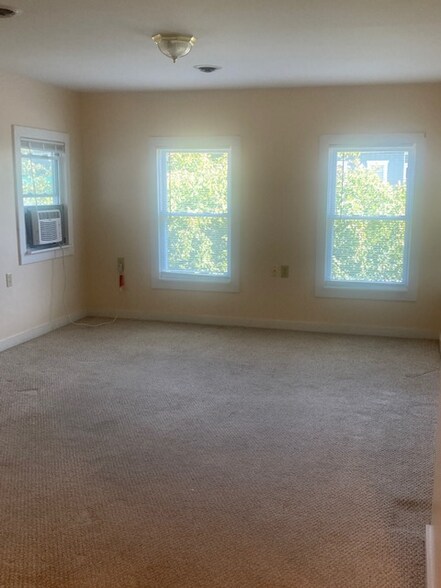 Building Photo - 204 Worth St