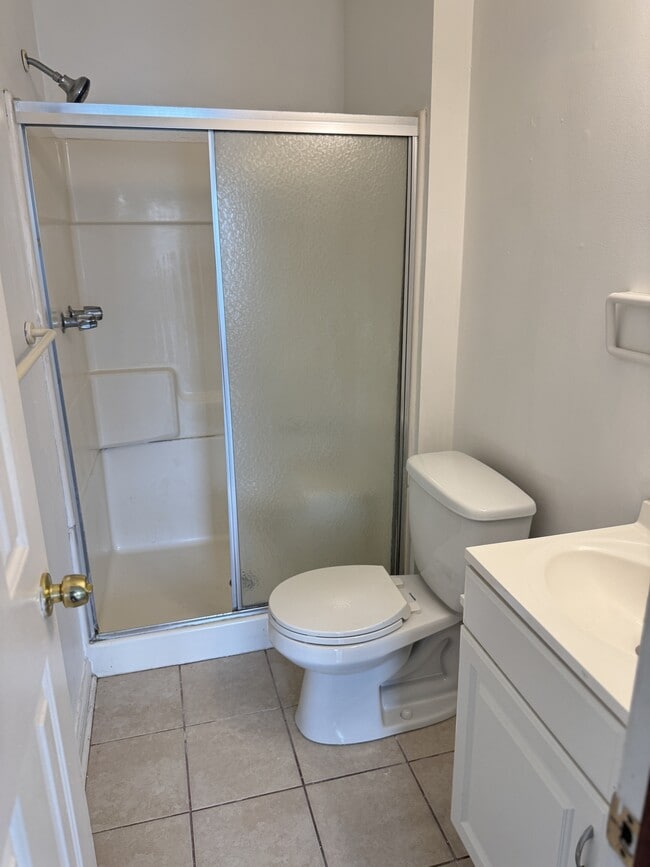 Building Photo - 811 Christa Ct