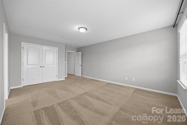 Building Photo - 872 Summerlake Dr