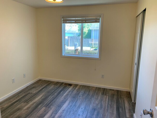 Building Photo - 7467 Clamdigger Dr