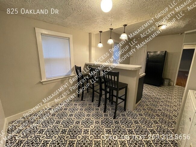 Building Photo - 3 bed home for rent Oakland Drive, Kalamazoo!