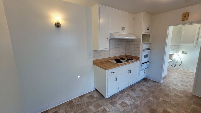 Building Photo - COMING SOON! Beautiful 3 Bed 2 Bath with 2 Car Garage, Laundry Room, and Storage Shed!