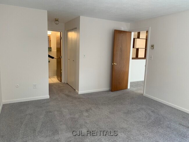 Building Photo - 3 Viking Ct