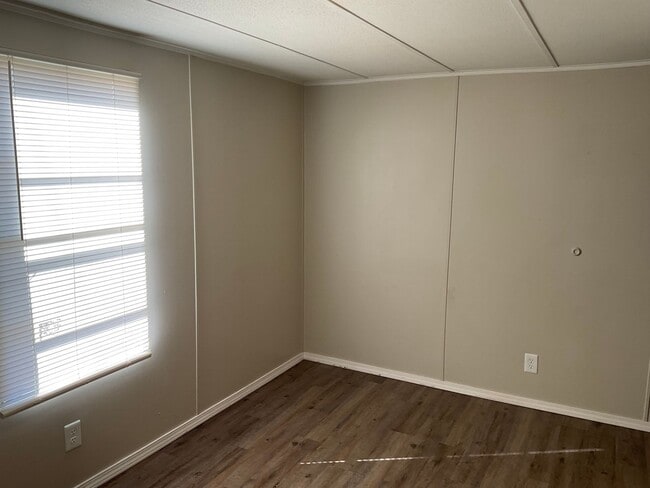 Building Photo - Lovely three bedroom two bath mobile home located minutes from the Camp Lejeune back gate in Hubert.