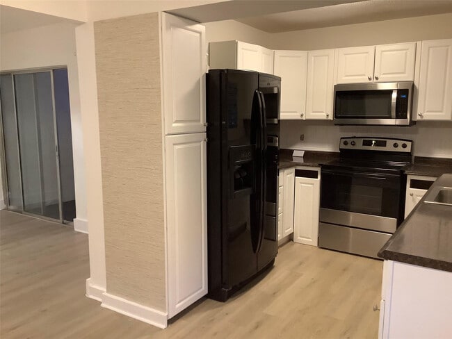 Building Photo - 5280 Bosque Ln