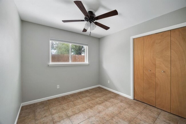 Building Photo - 1406 Radam Cir