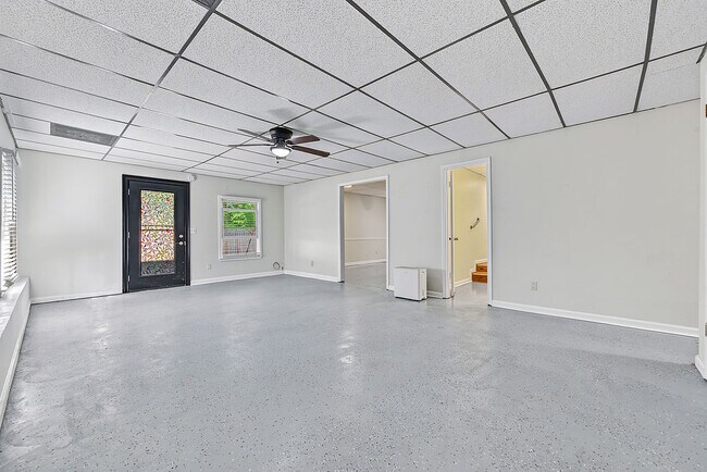 Building Photo - 129a McWhirter Pl