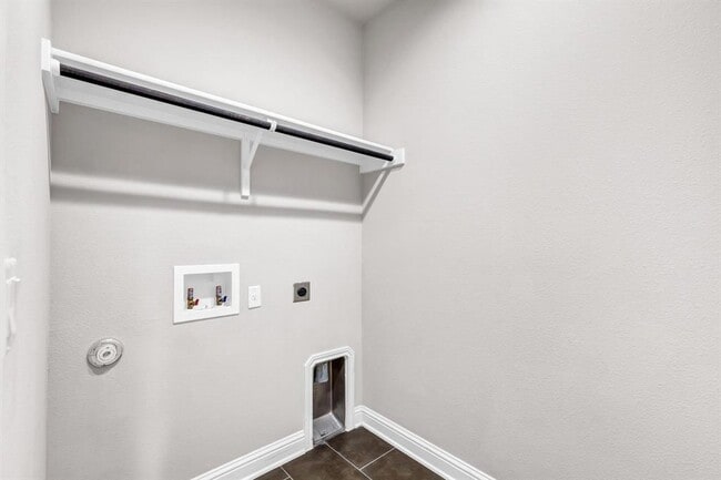Building Photo - 6716 Vitruvius Dr