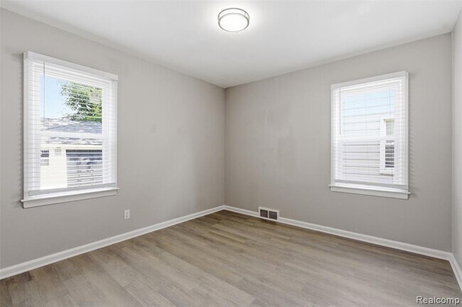 Building Photo - 9774 Manistique St