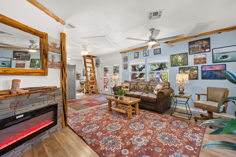 Building Photo - 105 Hi View Dr