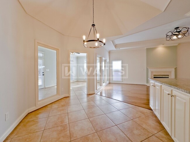 Building Photo - Spacious 3-Bed, 2-Bath Riverchase Garden Home