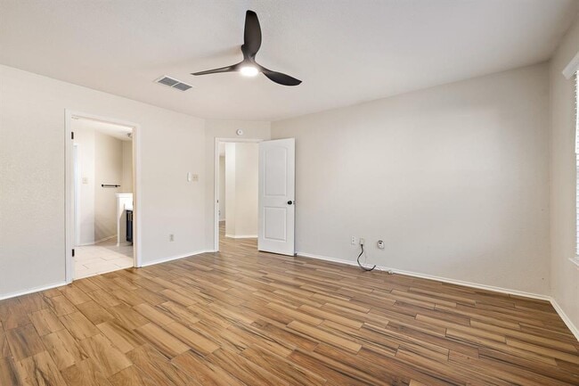 Building Photo - 2003 Dayflower Trce