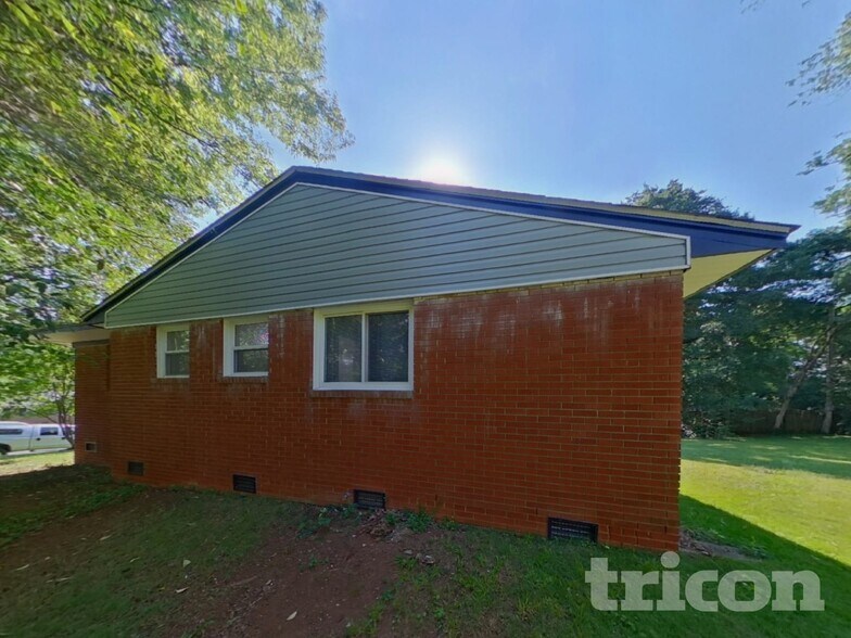 Building Photo - 5530 Wedgewood Dr